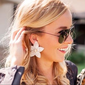 Baublebar AMARIELLA FLOWER STUD RESIN EARRINGS